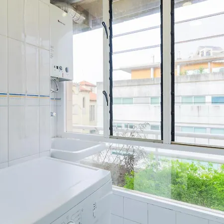 Charmy Rodrigues Lobo Ii By Unique Hosts *