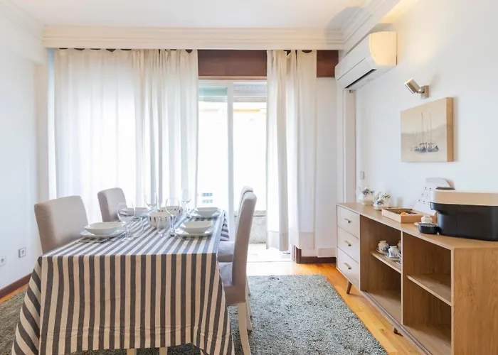 Charmy Rodrigues Lobo Ii By Unique Hosts *