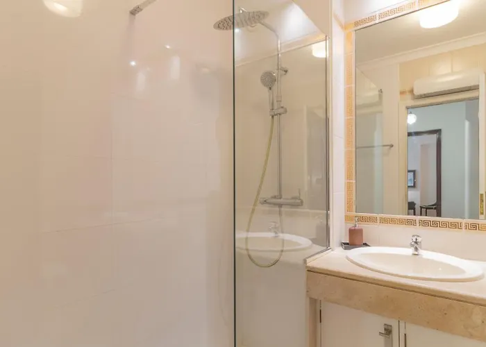 Daire Charmy Rodrigues Lobo Ii By Unique Hosts